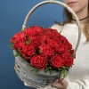 25 алых Роз Эль Торо в корзине